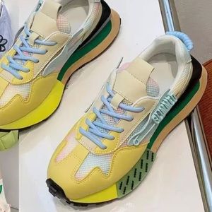 Women sneakers size 5